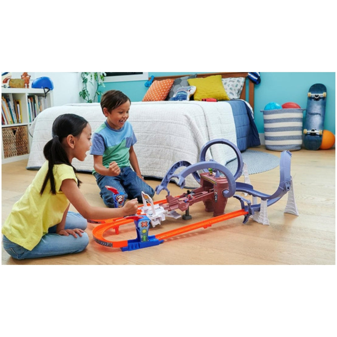 Hot Wheels Spider-Man vs. Black Panther Track Set