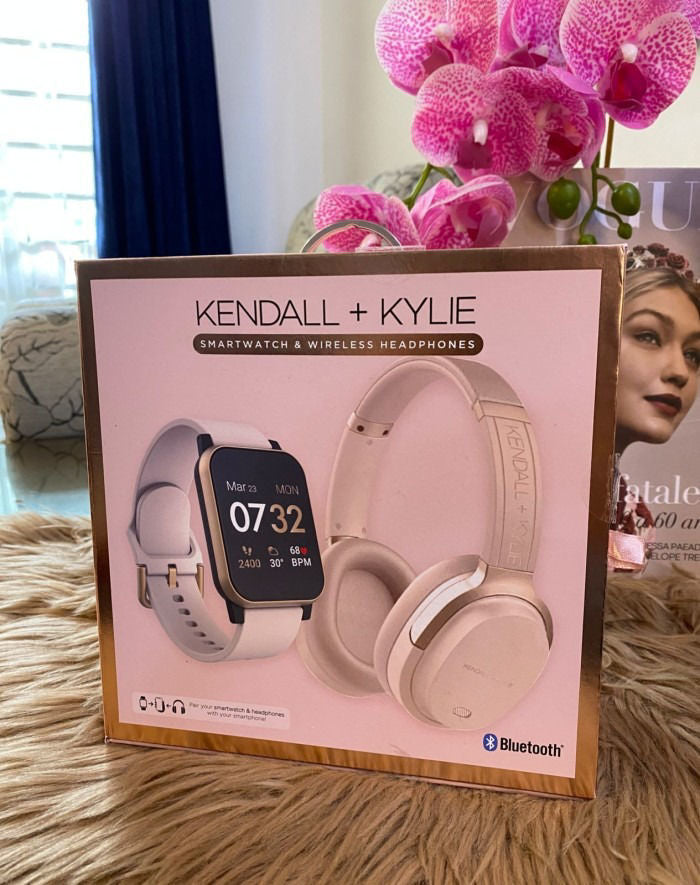 KENDALL + KYLIE   Smartwatch Bluetooth Headphone Set Rose/ Blush